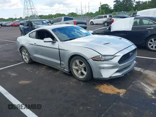 2018 Ford Mustang EcoBoost z VIN 1FA6P8TH6J5174509, wystawiony jako IAAI lot #42209671 z przebiegiem 83 092 mil mil oraz . Historia ofert i sprzedaży dostępna na DreamBid. Obrazek 1.