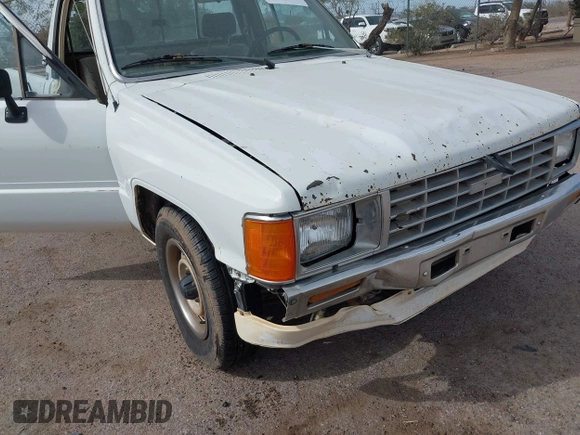 1991 Toyota Pickup DX z VIN JT4RN81P8M5123864, wystawiony jako IAAI lot #38084991 z przebiegiem 319 627 mil mil oraz . Historia ofert i sprzedaży dostępna na DreamBid. Obrazek 6.