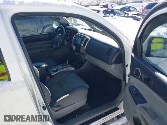 2015 Toyota Tacoma with VIN 3TMMU4FN2FM086885, listed as a IAAI auction lot 41247712 with 194,510 mi miles and . Bid and sale history available at carsss.com. Image 5.