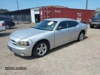 2008 Dodge Charger z VIN 2B3KA43GX8H303530, wystawiony jako IAAI lot #42448562 z przebiegiem 234 466 mil mil oraz . Historia ofert i sprzedaży dostępna na DreamBid. Obrazek 2.