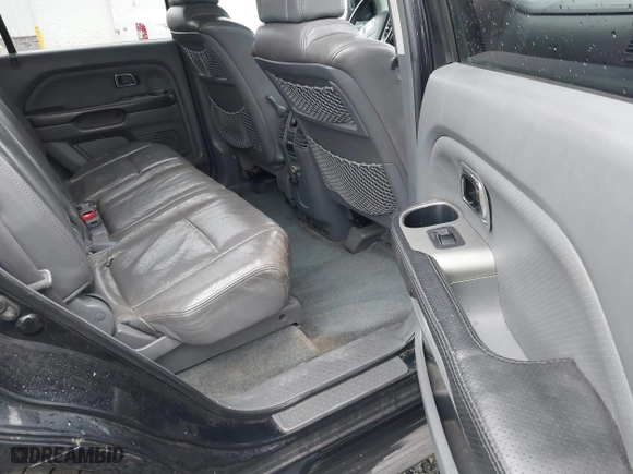 2004 Honda Pilot EX with VIN 2HKYF18674H585328, listed as a IAAI auction lot 41688735 with 214,194 mi miles. Bid and sale history available at carsss.com. Image 8.