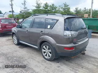 2010 Mitsubishi Outlander XLS z VIN JA4JT4AX6AZ003099, wystawiony jako IAAI lot #42458993 z przebiegiem 218 614 mil mil oraz . Historia ofert i sprzedaży dostępna na DreamBid. Obrazek 3.