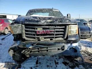 2007 GMC Sierra 2500HD SLT z VIN 1GTHK29647E522613, wystawiony jako Copart lot #42806305 z przebiegiem 253 385 mil mil oraz Szkoda całkowita • Salvage title. Historia ofert i sprzedaży dostępna na DreamBid. Obrazek 11.