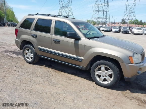 2005 Jeep Grand Cherokee Laredo with VIN 1J4HR48N25C507255, listed as a IAAI auction lot 42105073 with 176,349 mi miles. Bid and sale history available at carsss.com. Image 1.
