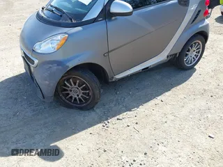 2013 Smart fortwo Pure с VIN WMEEJ3BA5DK622812, выставлен на аукционе IAAI как лот 42356026 с пробегом 64 983 миль миль и . История ставок и продаж доступна на DreamBid. Изображение 6.