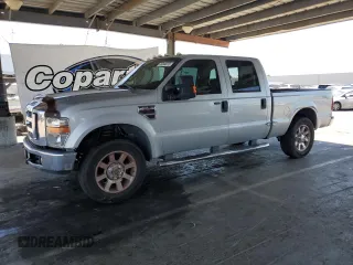 2008 Ford F-250 XL z VIN 1FTSW21R98EB23228, wystawiony jako Copart lot #65044915 z przebiegiem 159 587 mil mil oraz Czysty tytuł • Clean title. Historia ofert i sprzedaży dostępna na DreamBid. Obrazek 1.