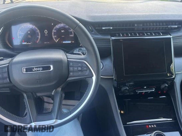 2024 Jeep Grand Cherokee Laredo X z VIN 1C4RJGAG6RC707897, wystawiony jako Copart lot #61268955 z przebiegiem 50 611 mil mil oraz Czysty tytuł • Clean title. Historia ofert i sprzedaży dostępna na DreamBid. Obrazek 9.