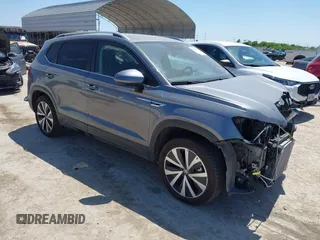 2024 Volkswagen Taos SE z VIN 3VVSX7B28RM072104, wystawiony jako IAAI lot #41985247 z przebiegiem 18 528 mil mil oraz . Historia ofert i sprzedaży dostępna na DreamBid. Obrazek 1.