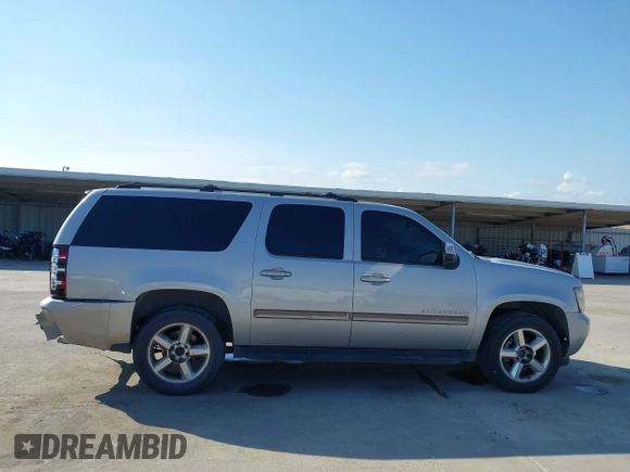2007 Chevrolet Suburban LTZ z VIN 3GNFC16J57G103628, wystawiony jako IAAI lot #42373026 z przebiegiem 293 570 mil mil oraz . Historia ofert i sprzedaży dostępna na DreamBid. Obrazek 14.