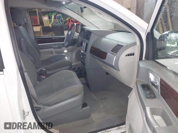 2010 Chrysler Town & Country Touring with VIN 2A4RR5D10AR369617, listed as a IAAI auction lot 42158748 with 174,437 mi miles and . Bid and sale history available at DreamBid. Image 5.
