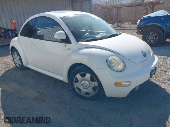 2000 Volkswagen Beetle GLS с VIN 3VWCC21C1YM445314, выставлен на аукционе IAAI как лот 42396409 с пробегом 185 758 миль миль и . История ставок и продаж доступна на DreamBid. Изображение 1.