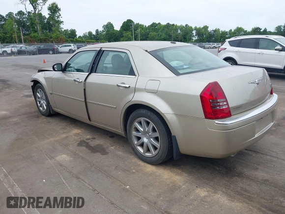 2007 Chrysler 300 C z VIN 2C3LA63HX7H640189, wystawiony jako IAAI lot #42316626 z przebiegiem 61 152 mil mil oraz . Historia ofert i sprzedaży dostępna na DreamBid. Obrazek 3.