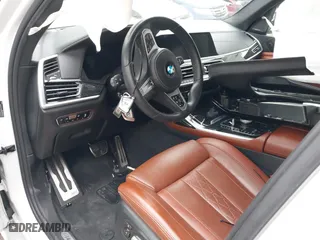 2022 BMW X7 M50i with VIN 5UXCX6C00N9K19775, listed as a IAAI auction lot 41256543 with 31,942 mi miles. Bid and sale history available at carsss.com. Image 5.
