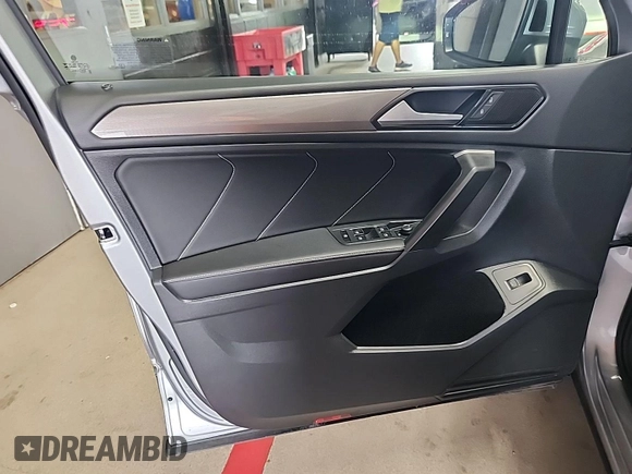 2024 Volkswagen Tiguan SE with VIN 3VV3B7AX5RM084940, listed as a IAAI auction lot 42731231 with 19,747 mi miles and . Bid and sale history available at DreamBid. Image 7.