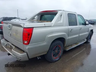 2005 Cadillac Escalade EXT z VIN 3GYEK62N85G128074, wystawiony jako IAAI lot #42322162 z przebiegiem 301 223 mil mil oraz . Historia ofert i sprzedaży dostępna na DreamBid. Obrazek 4.