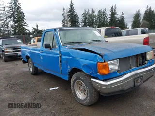1988 Ford F-150 with VIN 2FTDF15Y4JCA68039, listed as a IAAI auction lot 41714172 with 8,856 mi miles. Bid and sale history available at carsss.com. Image 1.