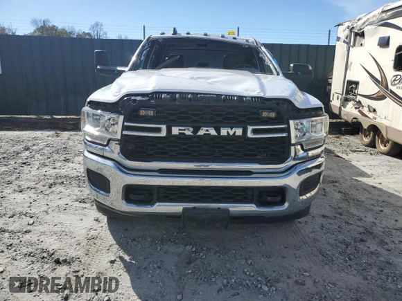 2019 Ram 3500 Tradesman with VIN 3C7WRSCL1KG551105, listed as a Copart auction lot 82125434 with 85,404 mi miles and Salvage Title. Bid and sale history available at carsss.com. Image 5.