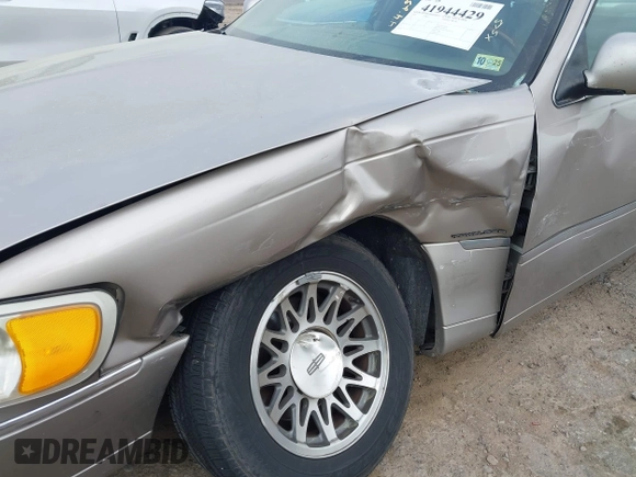 2001 Lincoln Town Car Signature with VIN 1LNHM82W21Y684197, listed as a IAAI auction lot 41944429 with 159,297 mi miles and . Bid and sale history available at DreamBid. Image 6.