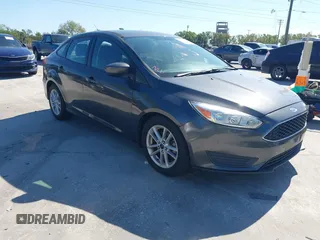 2018 Ford Focus SE z VIN 1FADP3F27JL245603, wystawiony jako IAAI lot #41773395 z przebiegiem 94 044 mil mil oraz . Historia ofert i sprzedaży dostępna na DreamBid. Obrazek 1.