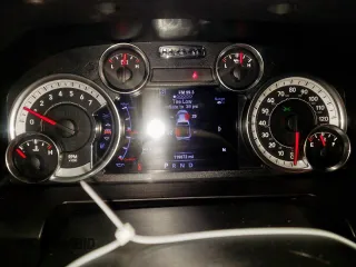 2017 Ram 1500 Big Horn z VIN 1C6RR7LG8HS580037, wystawiony jako Copart lot #60162855 z przebiegiem 119 872 mil mil oraz Czysty tytuł • Clean title. Historia ofert i sprzedaży dostępna na DreamBid. Obrazek 9.
