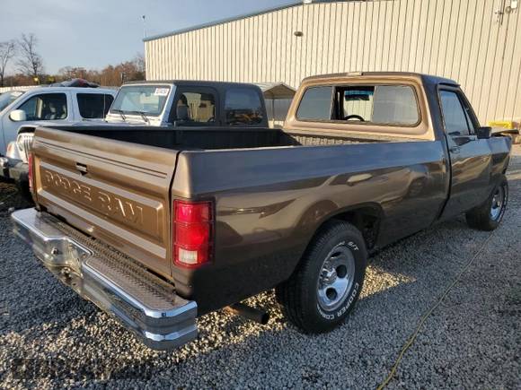 1988 Dodge D/W 100 z VIN 1B7FD04XXJS678038, wystawiony jako Copart lot #84737964 z przebiegiem 19 276 mil mil oraz Szkoda całkowita • Salvage title. Historia ofert i sprzedaży dostępna na DreamBid. Obrazek 3.