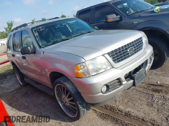 2005 Ford Explorer XLT z VIN 1FMZU63K55ZA15894, wystawiony jako IAAI lot #42262563 z przebiegiem 105 438 mil mil oraz . Historia ofert i sprzedaży dostępna na DreamBid. Obrazek 1.