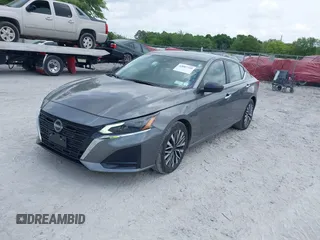 2024 Nissan Altima 2.5 SV with VIN 1N4BL4DV6RN385129, listed as a IAAI auction lot 42087735 with 31,923 mi miles. Bid and sale history available at carsss.com. Image 17.