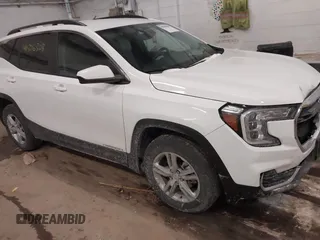 2023 GMC Terrain SLE z VIN 3GKALTEG4PL169930, wystawiony jako IAAI lot #41506508 z przebiegiem 13 728 mil mil oraz . Historia ofert i sprzedaży dostępna na DreamBid. Obrazek 1.