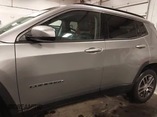 2019 Jeep Compass Latitude with VIN 3C4NJDBB6KT812711, listed as a IAAI auction lot 41565166 with 69,582 mi miles and . Bid and sale history available at carsss.com. Image 15.