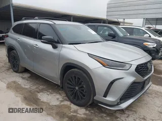 2023 Toyota Highlander L z VIN 5TDKDRAH5PS527304, wystawiony jako IAAI lot #42062249 z przebiegiem 20 950 mil mil oraz . Historia ofert i sprzedaży dostępna na DreamBid. Obrazek 1.