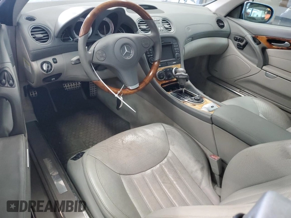 2011 Mercedes-Benz SL 550 z VIN WDBSK7BA2BF165452, wystawiony jako Copart lot #56489445 z przebiegiem Nie podano mil oraz Szkoda całkowita • Salvage title. Historia ofert i sprzedaży dostępna na DreamBid. Obrazek 8.