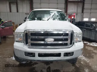 2006 Ford F-250 XL z VIN 1FTSW21556EC56627, wystawiony jako IAAI lot #41587563 z przebiegiem 201 723 mil mil oraz . Historia ofert i sprzedaży dostępna na DreamBid. Obrazek 12.