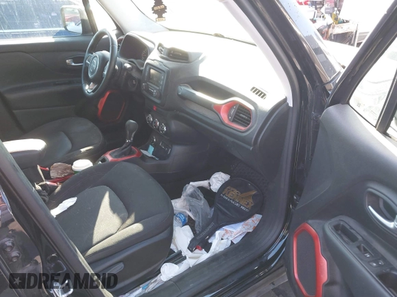 2017 Jeep Renegade Deserthawk z VIN ZACCJBCB4HPF18220, wystawiony jako IAAI lot #41719737 z przebiegiem 87 332 mil mil oraz . Historia ofert i sprzedaży dostępna na DreamBid. Obrazek 5.