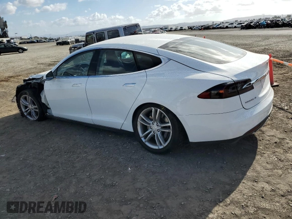 2013 Tesla Model S z VIN 5YJSA1CN1DFP11636, wystawiony jako Copart lot #78333554 z przebiegiem 101 625 mil mil oraz Szkoda całkowita • Salvage title. Historia ofert i sprzedaży dostępna na DreamBid. Obrazek 2.