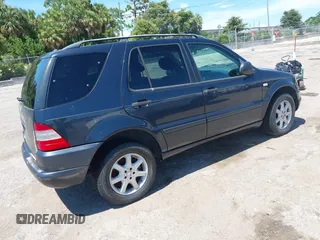 2000 Mercedes-Benz M 320/430/500 с VIN 4JGAB72EXYA207755, выставлен на аукционе IAAI как лот 42709656 с пробегом 203 355 миль миль и . История ставок и продаж доступна на DreamBid. Изображение 4.