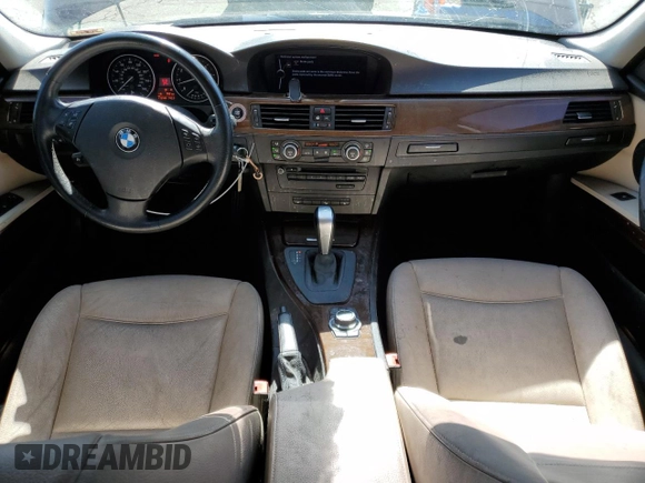 2009 BMW 3 Series 328i xDrive with VIN WBAPK73589A451495, listed as a Copart auction lot 61677195 with 113,144 mi miles and Salvage title. Bid and sale history available at DreamBid. Image 8.