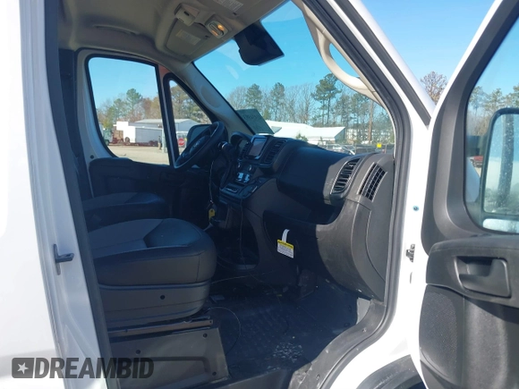 2025 Ram ProMaster Cargo Tradesman with VIN 3C6LRVVG0SE518973, listed as a IAAI auction lot 41434393 with 7,075 mi miles and . Bid and sale history available at carsss.com. Image 5.