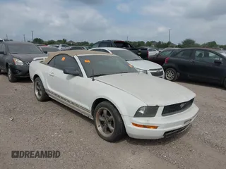 2005 Ford Mustang Deluxe z VIN 1ZVFT84N155260324, wystawiony jako IAAI lot #42250383 z przebiegiem Nie podano mil oraz . Historia ofert i sprzedaży dostępna na DreamBid. Obrazek 1.