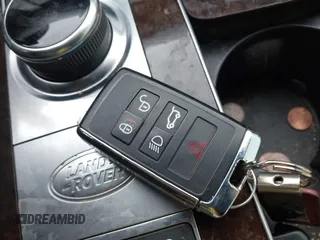 2020 Land Rover Range Rover Autobiography с VIN SALGV5SE8LA598884, выставлен на аукционе IAAI как лот 41687574 с пробегом 80 532 миль миль и . История ставок и продаж доступна на DreamBid. Изображение 11.