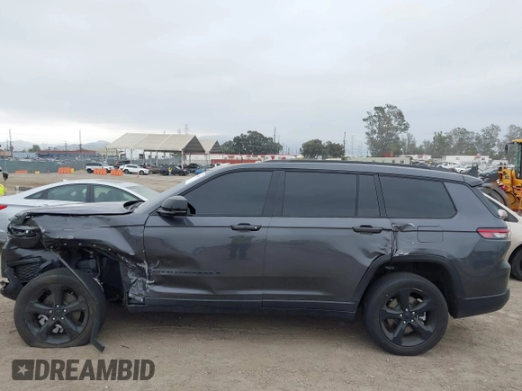 2023 Jeep Grand Cherokee Altitude with VIN 1C4RJJAG1P8902402, listed as a IAAI auction lot 42584202 with 13,913 mi miles and . Bid and sale history available at DreamBid. Image 14.