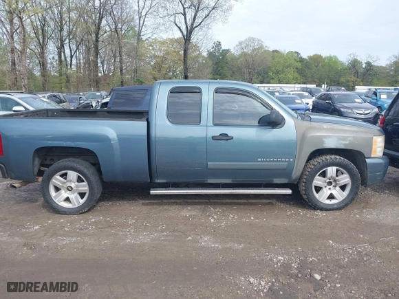 2007 Chevrolet Silverado 1500 LT w/1LT with VIN 1GCEC19JX7Z620827, listed as a IAAI auction lot 41912703 with 229,999 mi miles. Bid and sale history available at carsss.com. Image 12.