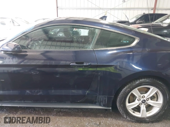 2021 Ford Mustang EcoBoost z VIN 1FA6P8TH4M5126706, wystawiony jako IAAI lot #42465164 z przebiegiem 49 795 mil mil oraz . Historia ofert i sprzedaży dostępna na DreamBid. Obrazek 14.