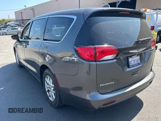 2019 Chrysler Pacifica Touring with VIN 2C4RC1DG9KR556134, listed as a IAAI auction lot 42658532 with 72,146 mi miles and . Bid and sale history available at DreamBid. Image 4.
