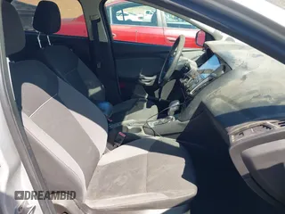 2012 Ford Focus SE z VIN 1FAHP3K28CL343856, wystawiony jako IAAI lot #41990103 z przebiegiem 176 588 mil mil oraz . Historia ofert i sprzedaży dostępna na DreamBid. Obrazek 5.