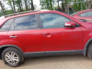 2015 Kia Sorento LX with VIN 5XYKT3A66FG569118, listed as a IAAI auction lot 42156534 with 147,257 mi miles. Bid and sale history available at carsss.com. Image 13.