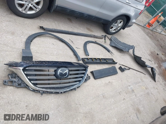 2018 Mazda CX-9 Sport with VIN JM3TCBBY9J0225710, listed as a IAAI auction lot 41739509 with 92,022 mi miles. Bid and sale history available at carsss.com. Image 12.
