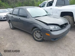 2005 Ford Focus S with VIN 1FAFP34N65W246882, listed as a IAAI auction lot 41894030 with 289,678 mi miles. Bid and sale history available at carsss.com. Image 1.