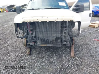 2010 Ford Super Duty F-250 SRW XL with VIN 1FTSW2BR1AEB38259, listed as a IAAI auction lot 41778655 with 1 mi miles. Bid and sale history available at carsss.com. Image 6.