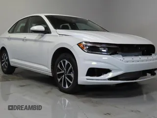 2024 Volkswagen Jetta S z VIN 3VW5M7BU2RM057679, wystawiony jako Copart lot #65775295 z przebiegiem 17 305 mil mil oraz Czysty tytuł • Clean title. Historia ofert i sprzedaży dostępna na DreamBid. Obrazek 1.