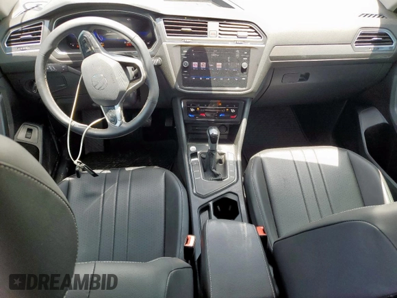 2024 Volkswagen Tiguan SE with VIN 3VV3B7AX4RM061942, listed as a Copart auction lot 61206695 with 27,128 mi miles and Salvage title. Bid and sale history available at DreamBid. Image 8.